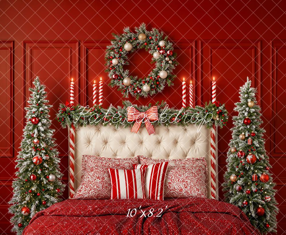 Kate Noël Rouge Lit Sapins Couronne Toile de fond conçue par Emetselch - Kate Backdrop FR
