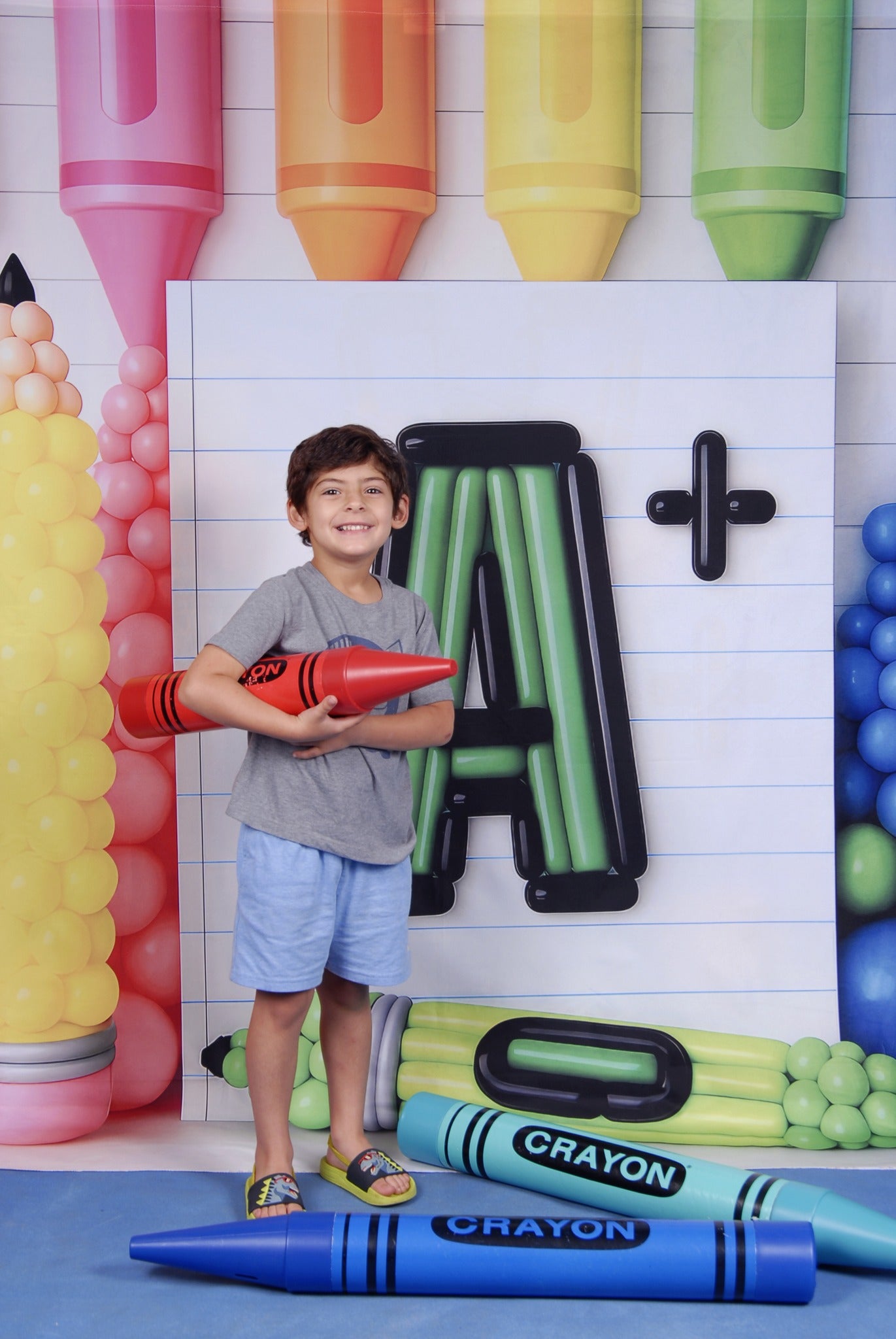 Kate Scolaire Coloré Crayon A+ Ballons Toile de fond conçue par Patty Roberts - Kate Backdrop FR