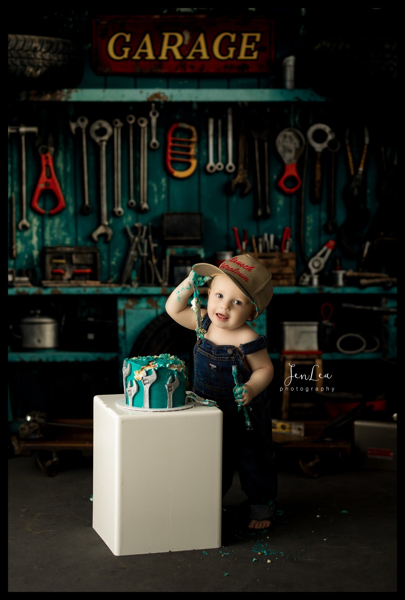 Kate Industriel Vintage Garage Outils Pneu Toile de fond conçue par Emetselch - Kate Backdrop FR