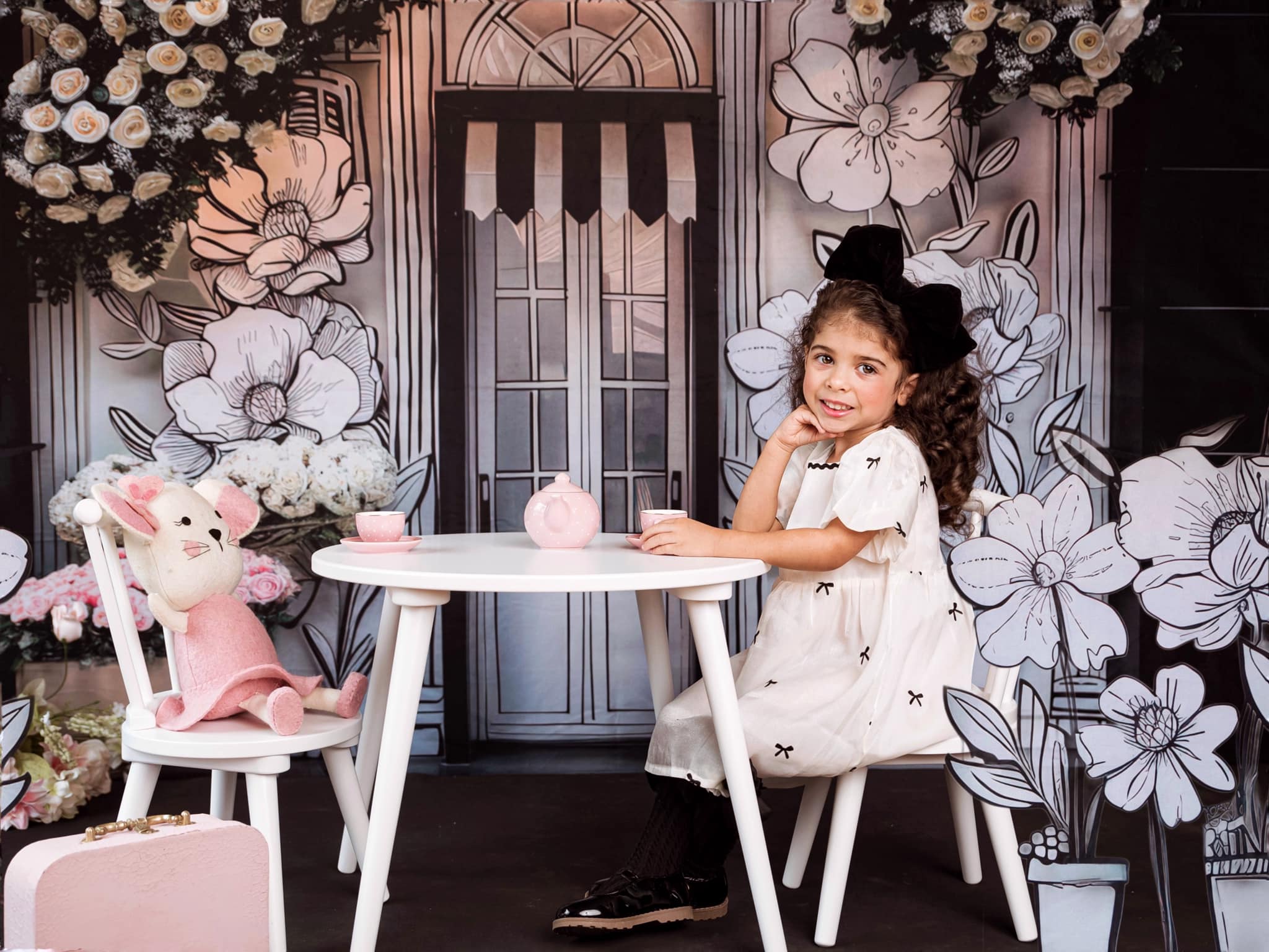 Kate Noir Blanc Fleur 2D Boutique Vintage Toile de fond conçue par Mini MakeBelieve - Kate Backdrop FR