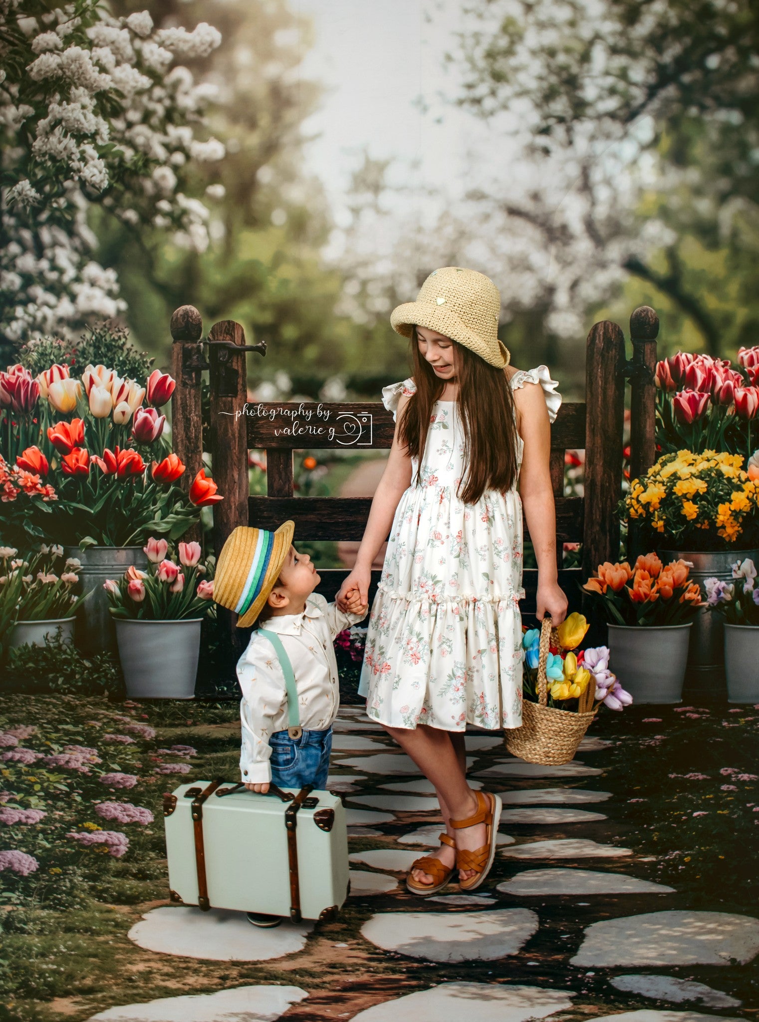 Kate Printemps Jardin Fleurs Clôture Toile de fond conçue par Mini MakeBelieve - Kate Backdrop FR