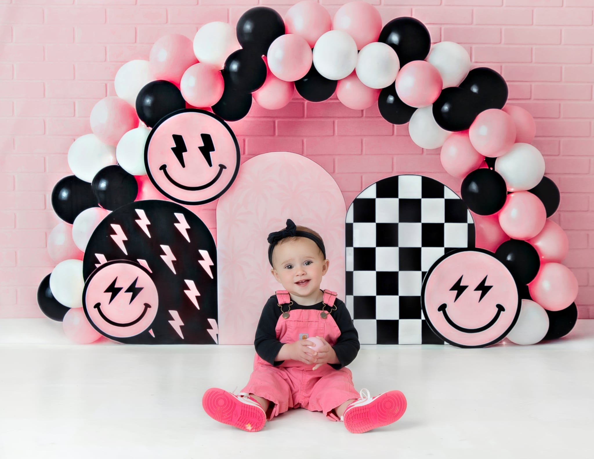 Kate Anniversaire Sourire Rose Ballons Arche Toile de fond conçu par Ashley Paul - Kate Backdrop FR