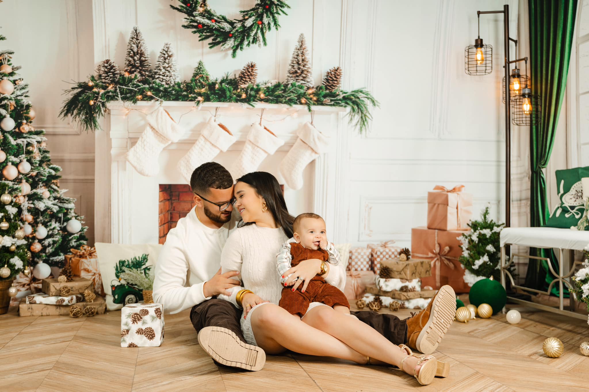 Kate Sapin de Noël Blanc Cheminée Cadeaux Toile de fond conçue par Emetselch - Kate Backdrop FR