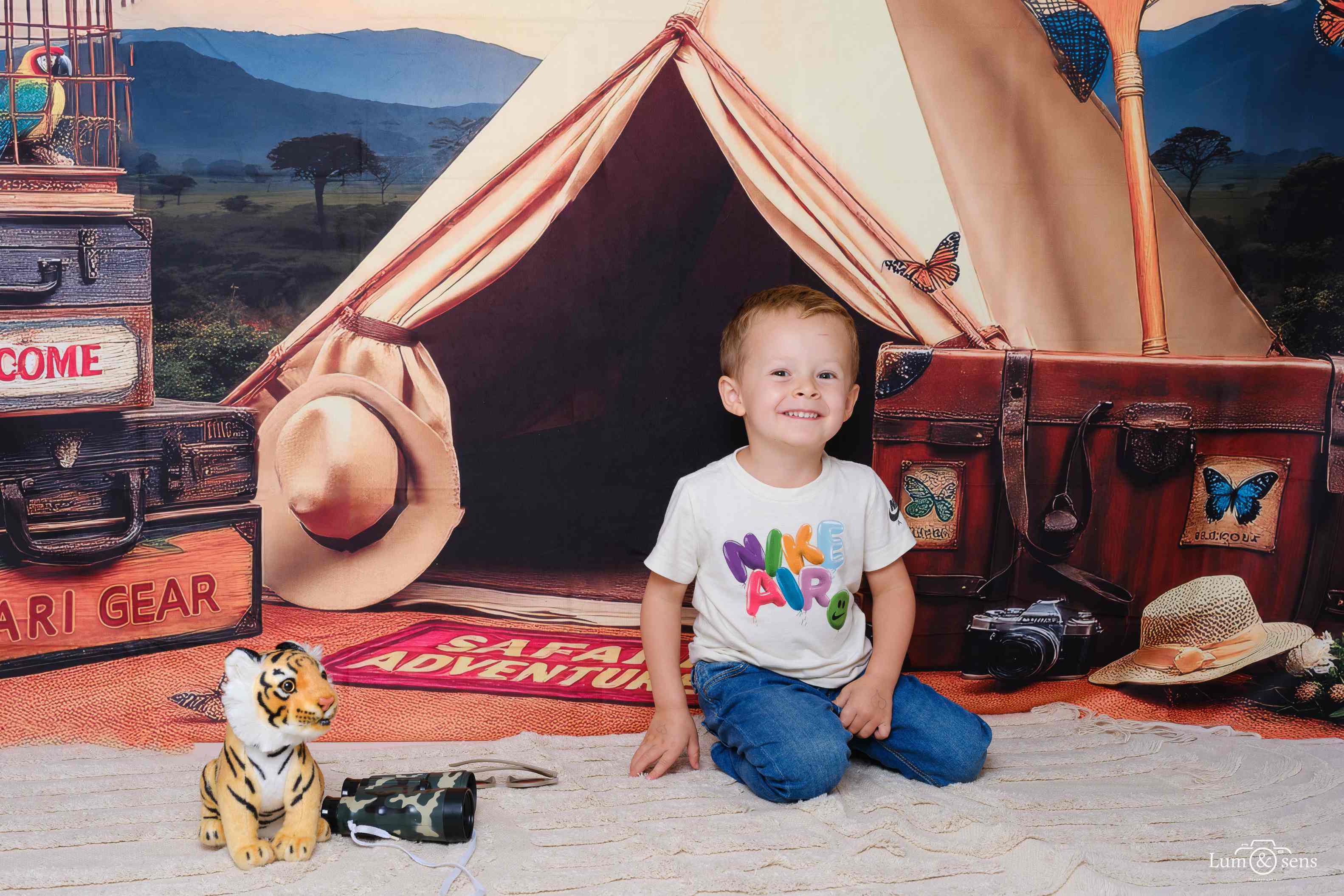 Kate Safari Aventure Camping Oiseaux Papillons Toile de fond conçue par Laura Bybee - Kate Backdrop FR