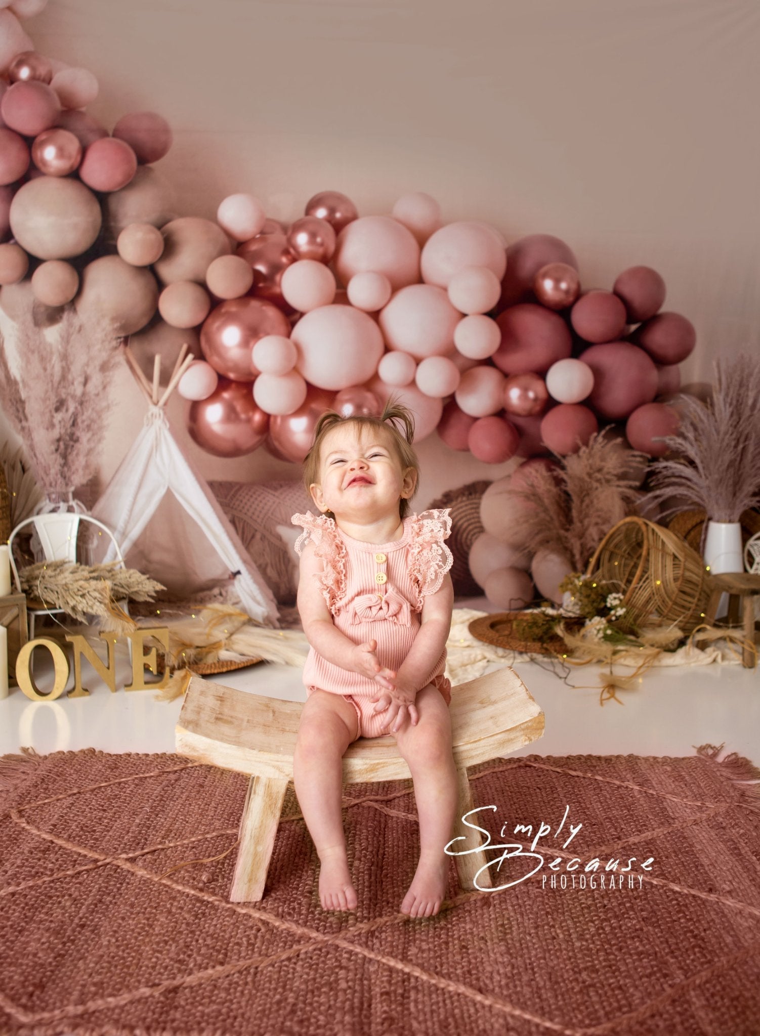 Kate Tente Boho Ballons Anniversaire Toile de fond en Laine conçue par Mandy Ringe - Kate Backdrop FR