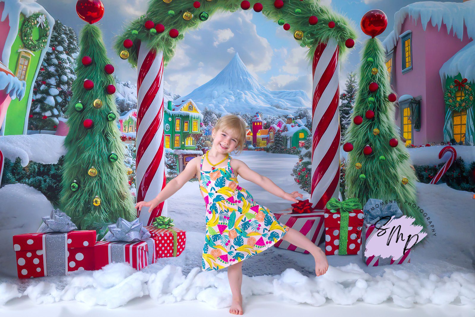 Kate Sapin de Noël Arche Bonbons Village Toile de fond conçue par Mini MakeBelieve - Kate Backdrop FR