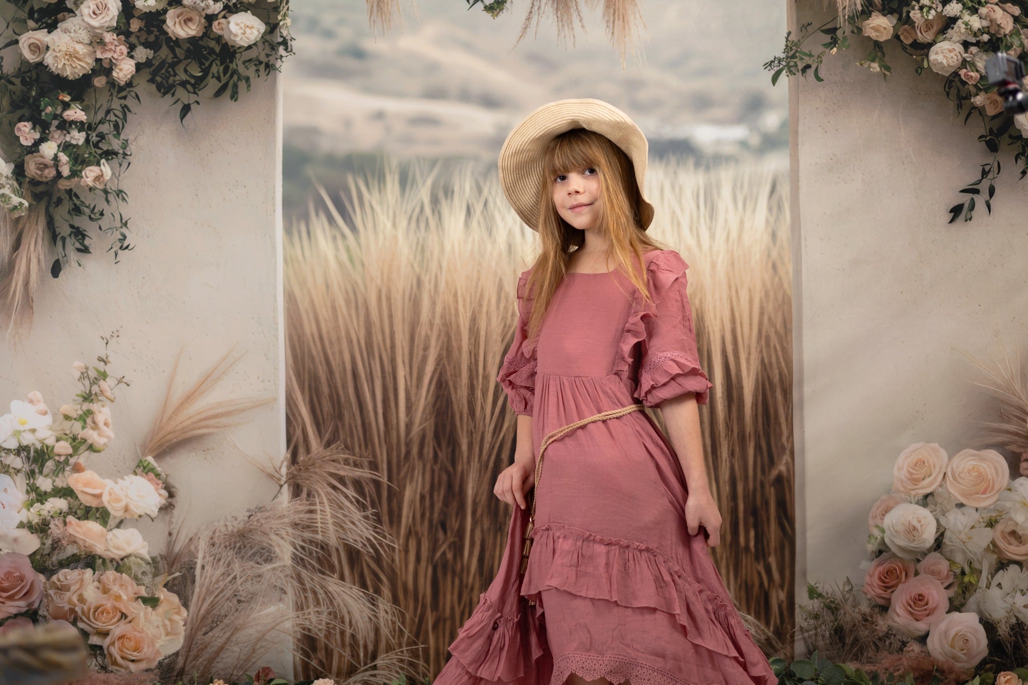 Kate Bohème Arche de Fleurs Champ de Blé Toile de fond conçue par Mini MakeBelieve - Kate Backdrop FR