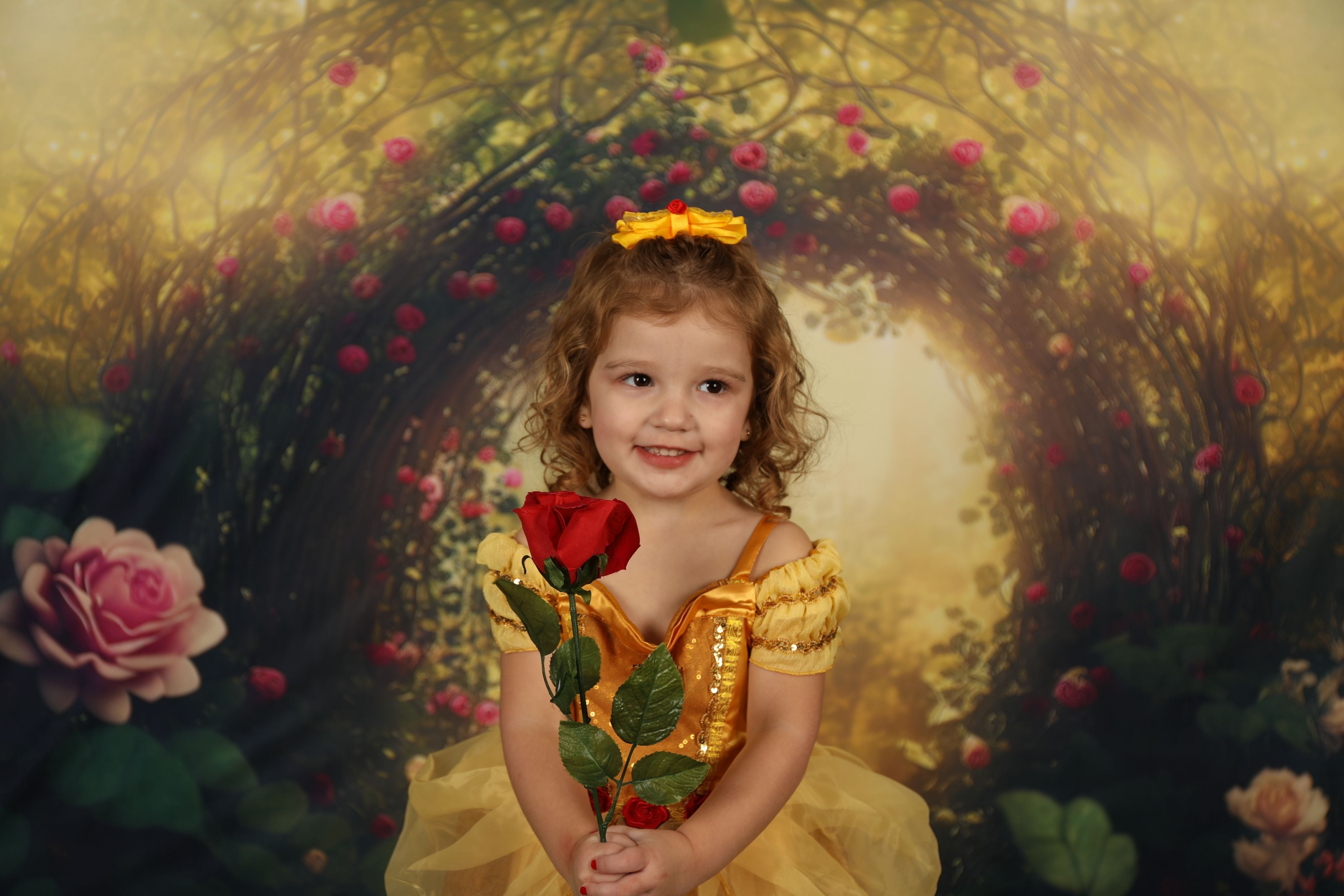 Kate Peinture Beaux-arts Arche Forêt Roses Toile de fond conçue par Mini MakeBelieve - Kate Backdrop FR