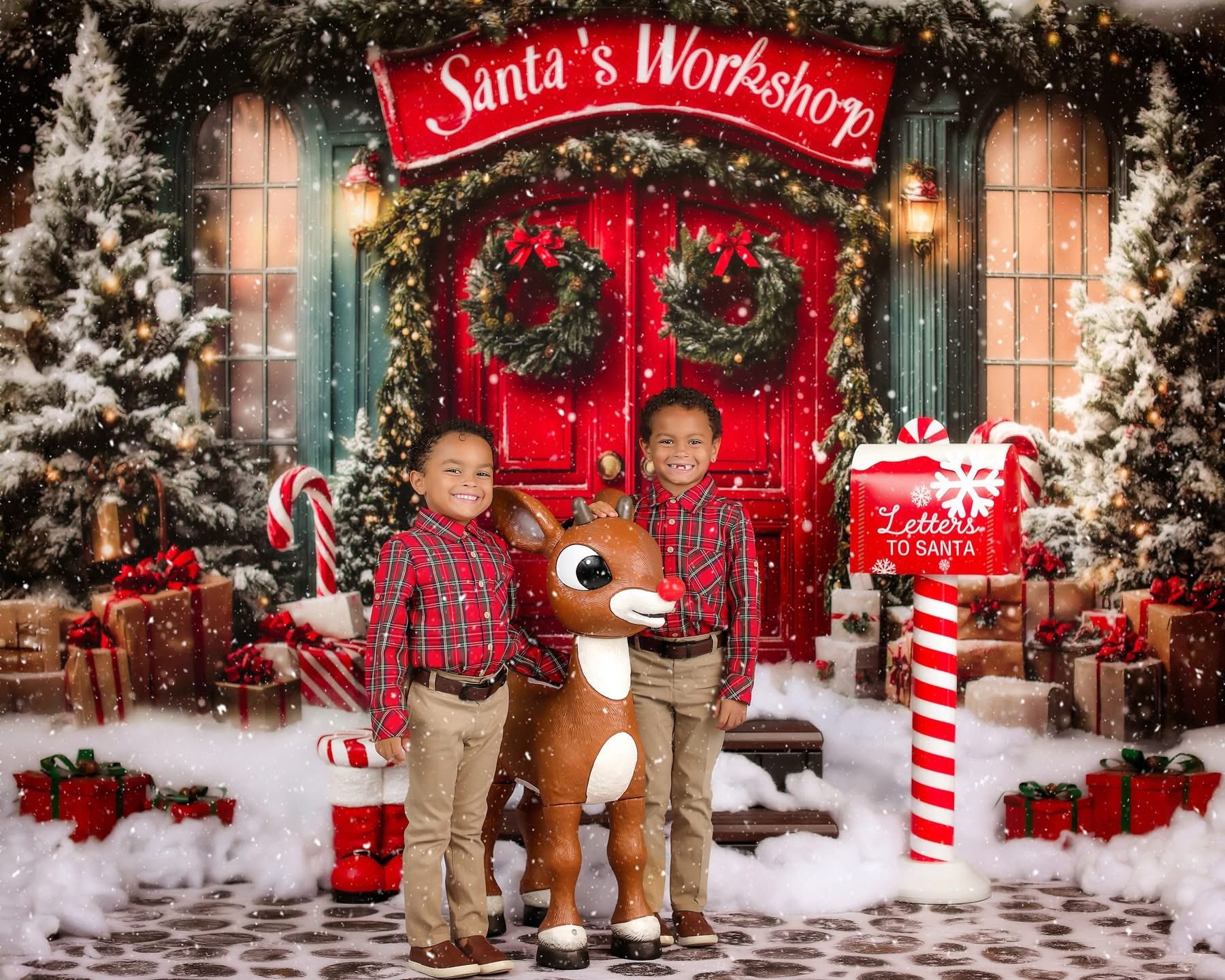 Kate Noël Porte Rouge Neige Cadeaux Toile de fond conçue par Emetselch