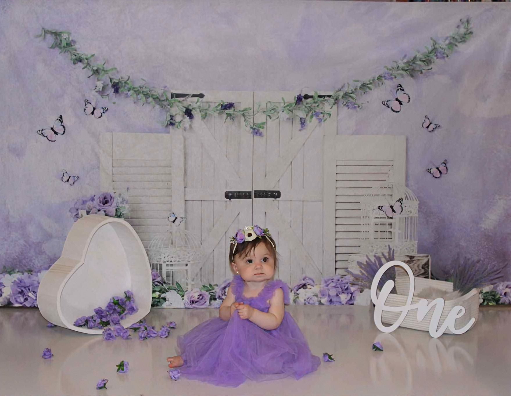 Kate Fleurs violettes Cake smash Porte Toile de fond conçu par Ashley Paul