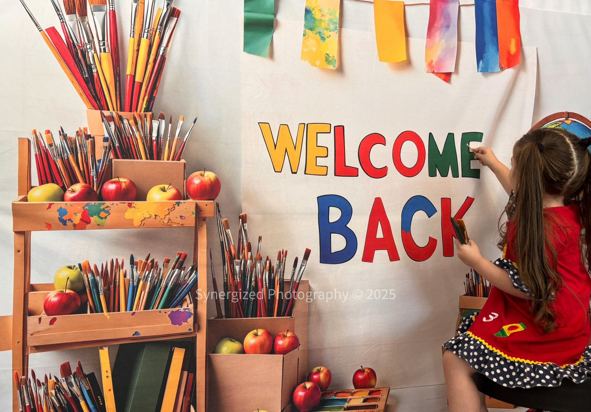 Kate Scolaire Art Pinceaux Globe Toile de fond conçue par Emetselch - Kate Backdrop FR