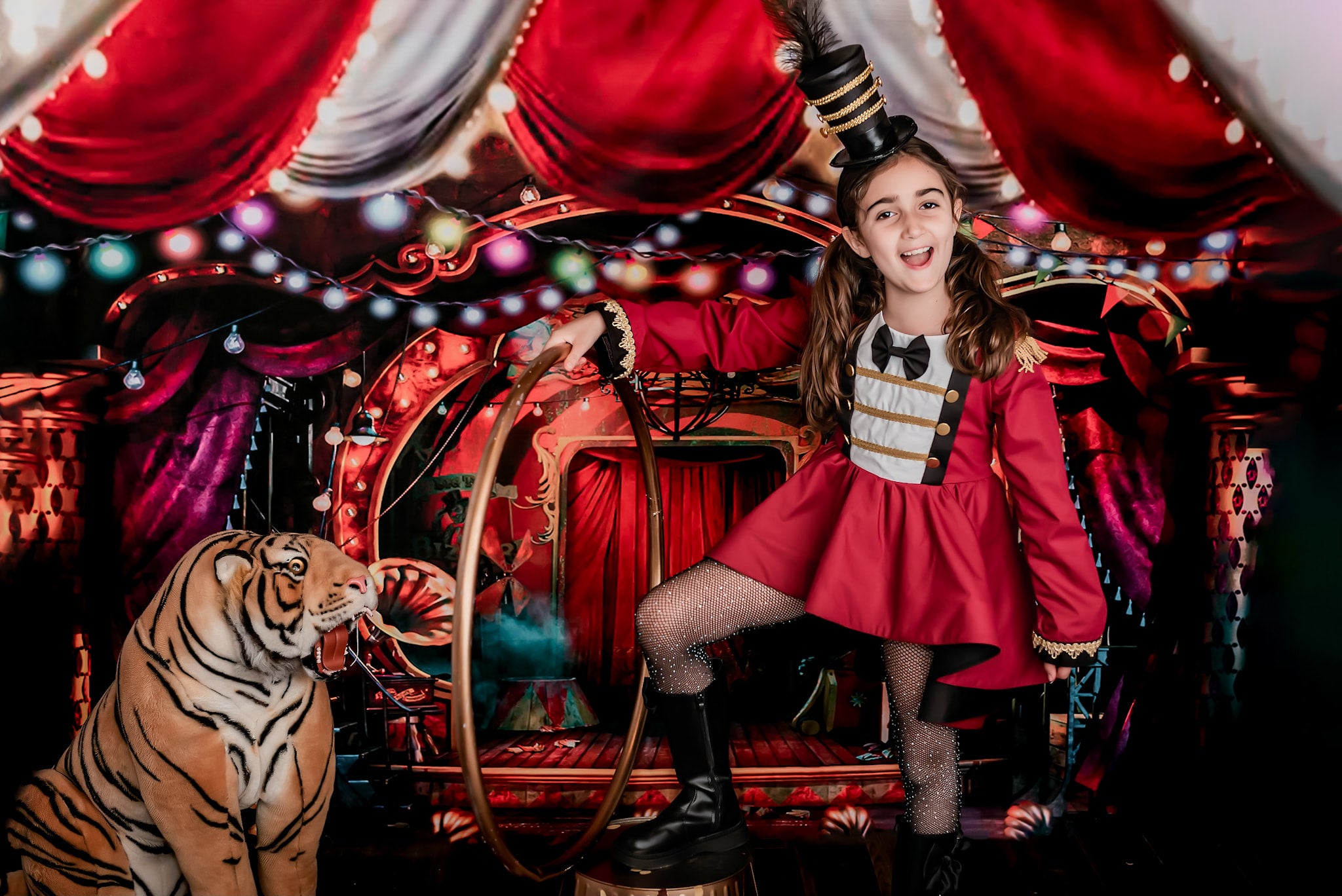 Kate Cirque Rouge Lumières colorées Toile de fond conçue par Rosabell Photographie - Kate Backdrop FR