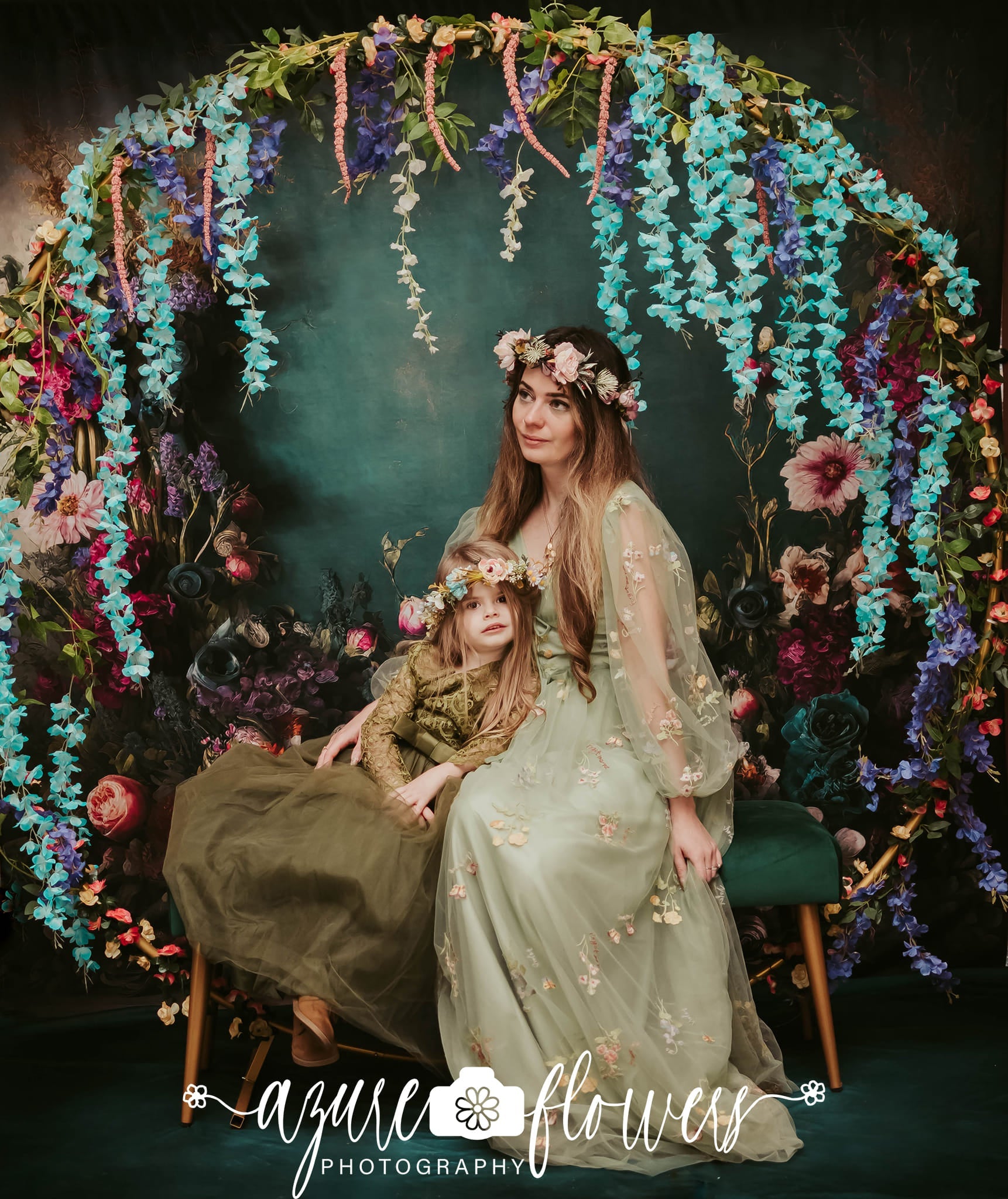 Offres Éclair-Kate Sarcelle foncée Fleurs Beaux-arts Toile de fond en Laine conçue par Mini MakeBelieve - Kate Backdrop FR