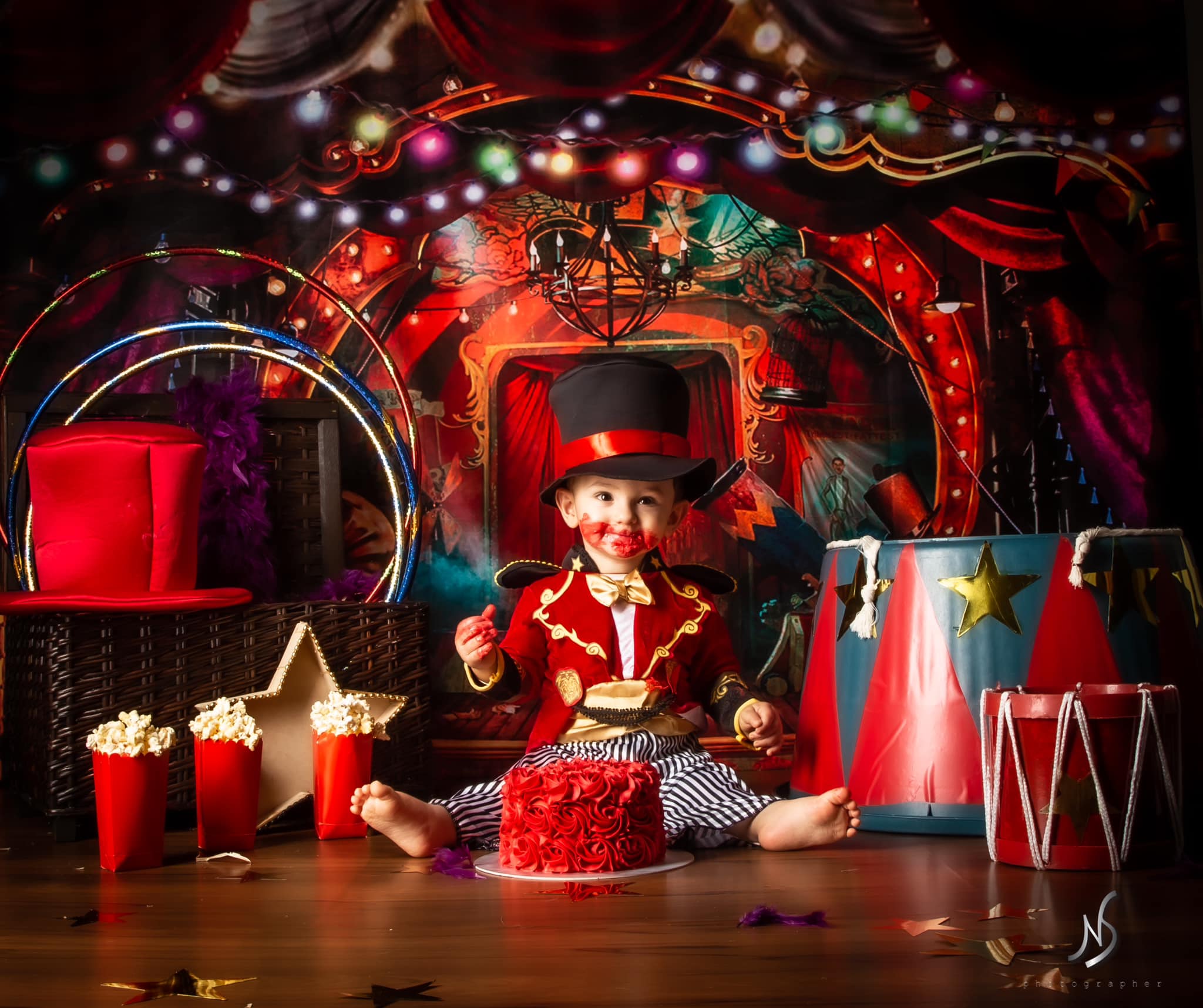Kate Cirque Rouge Lumières colorées Toile de fond conçue par Rosabell Photographie - Kate Backdrop FR