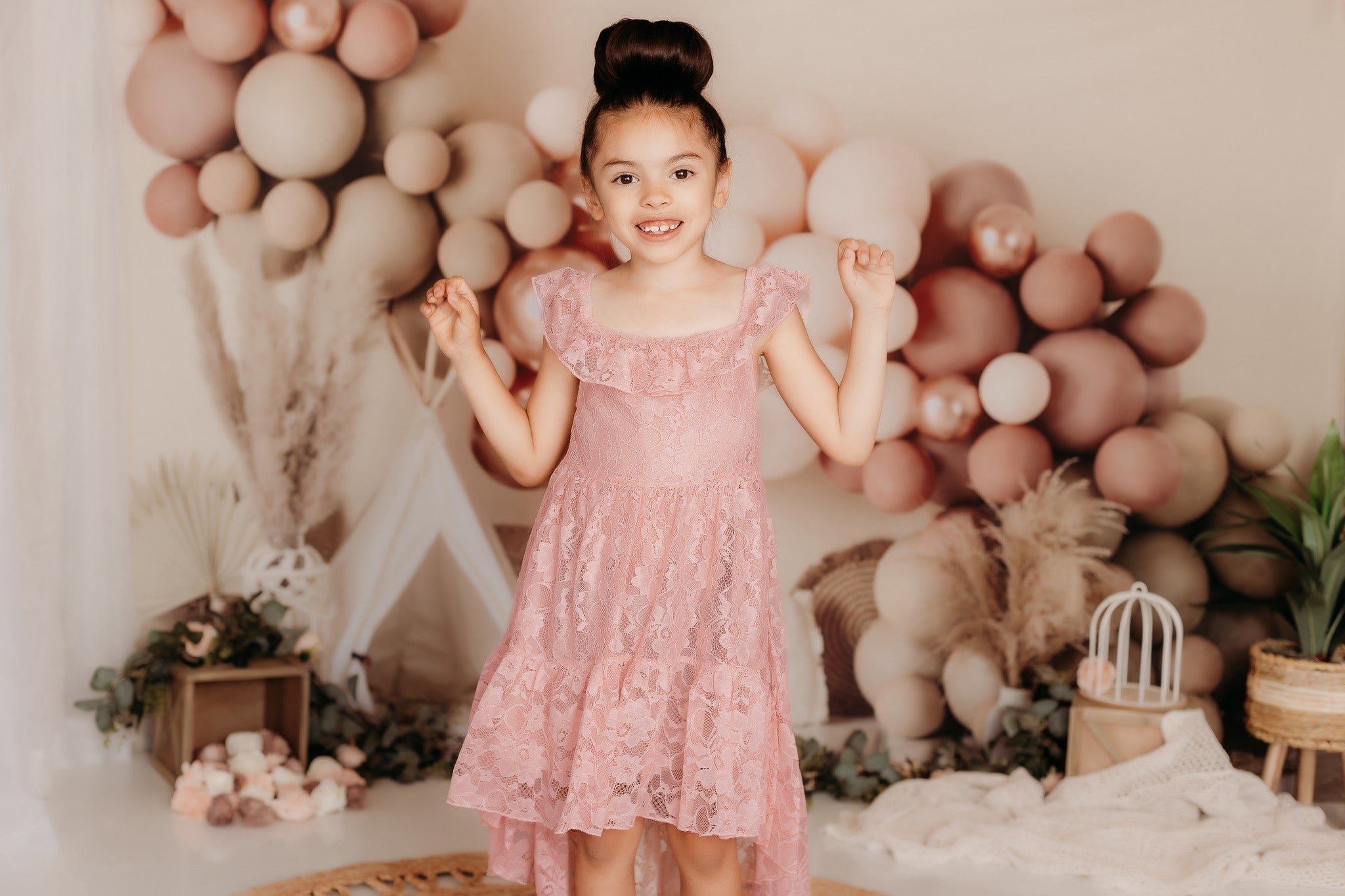 Kate Tente Boho Ballons Anniversaire Toile de fond conçue par Mandy Ringe - Kate Backdrop FR