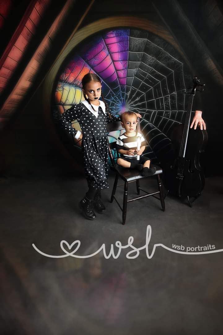 Kate Halloween Grenier Toile d'araignée Fenêtre Toile de fond conçue par Mini MakeBelieve - Kate Backdrop FR