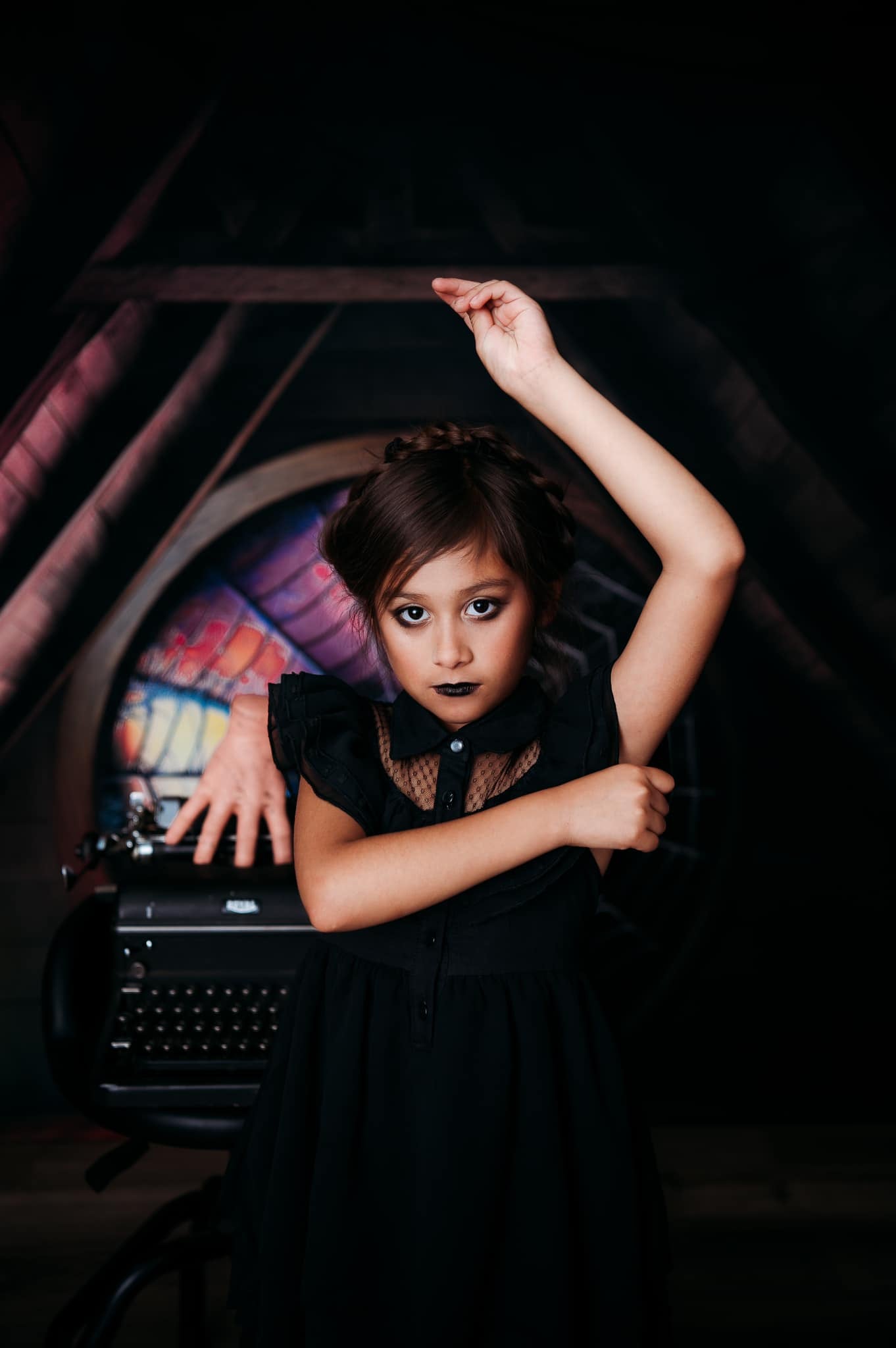 Kate Halloween Grenier Toile d'araignée Fenêtre Toile de fond conçue par Mini MakeBelieve - Kate Backdrop FR