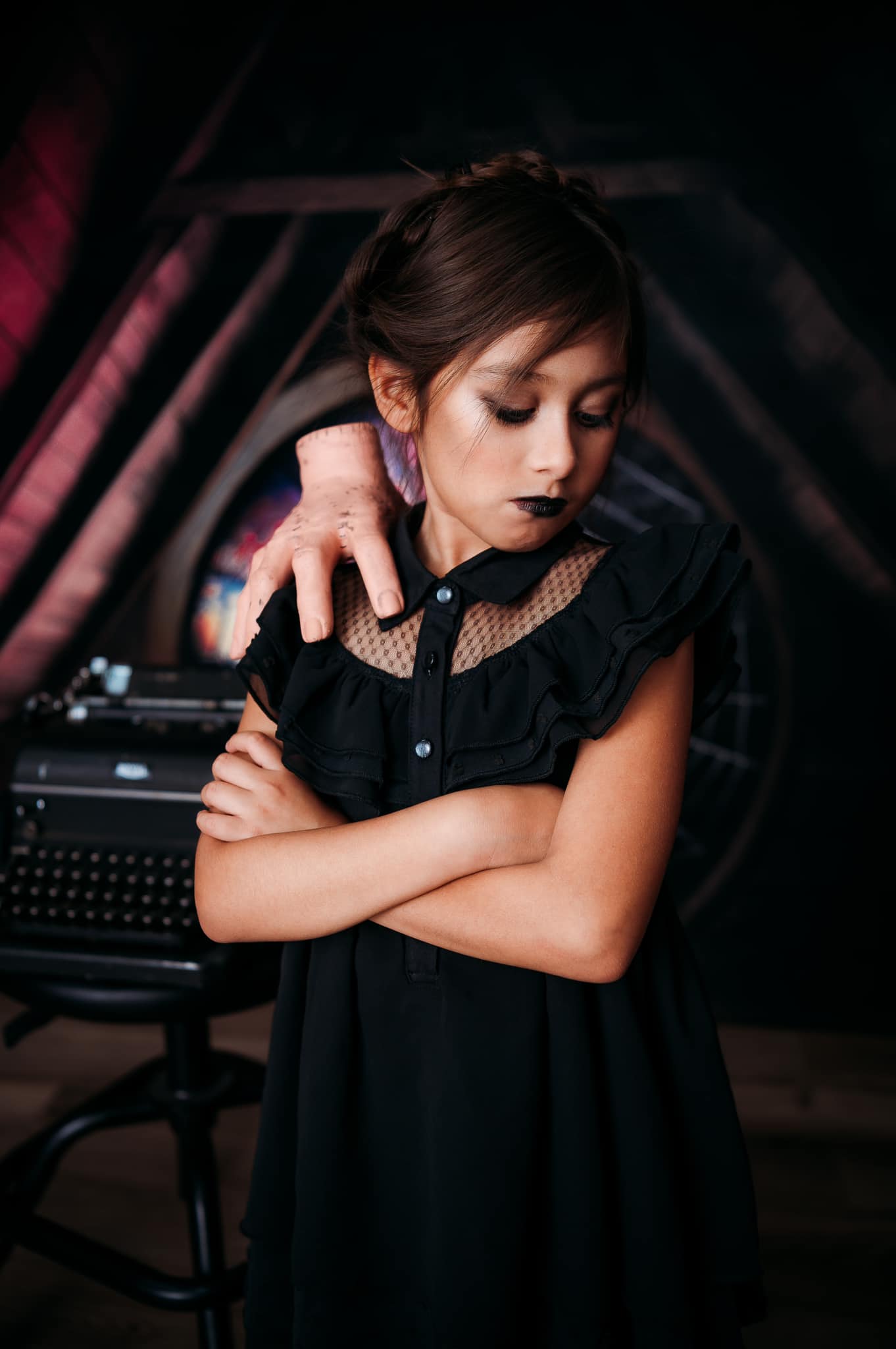 Kate Halloween Grenier Toile d'araignée Fenêtre Toile de fond conçue par Mini MakeBelieve - Kate Backdrop FR