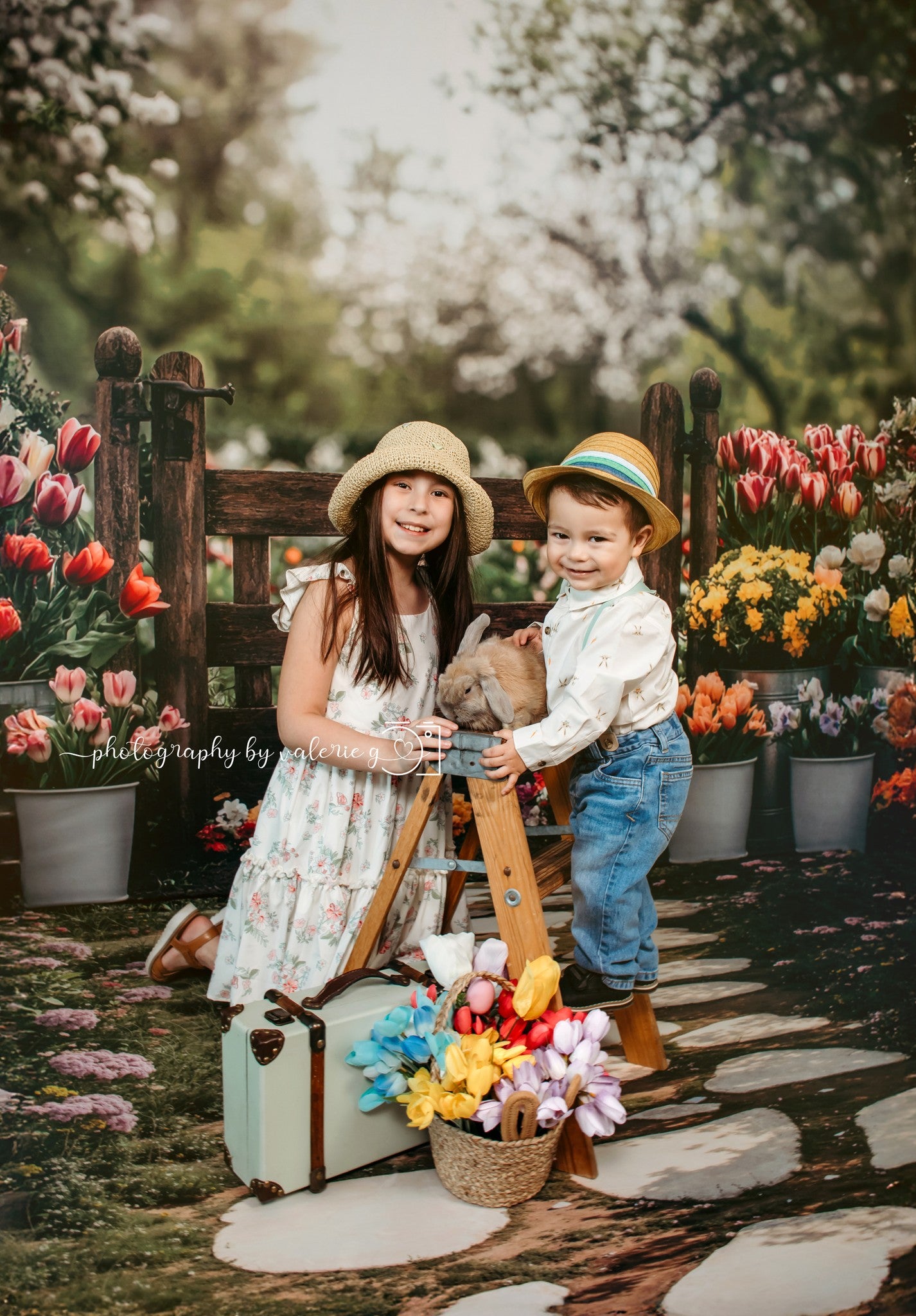 Kate Printemps Jardin Fleurs Clôture Toile de fond conçue par Mini MakeBelieve - Kate Backdrop FR