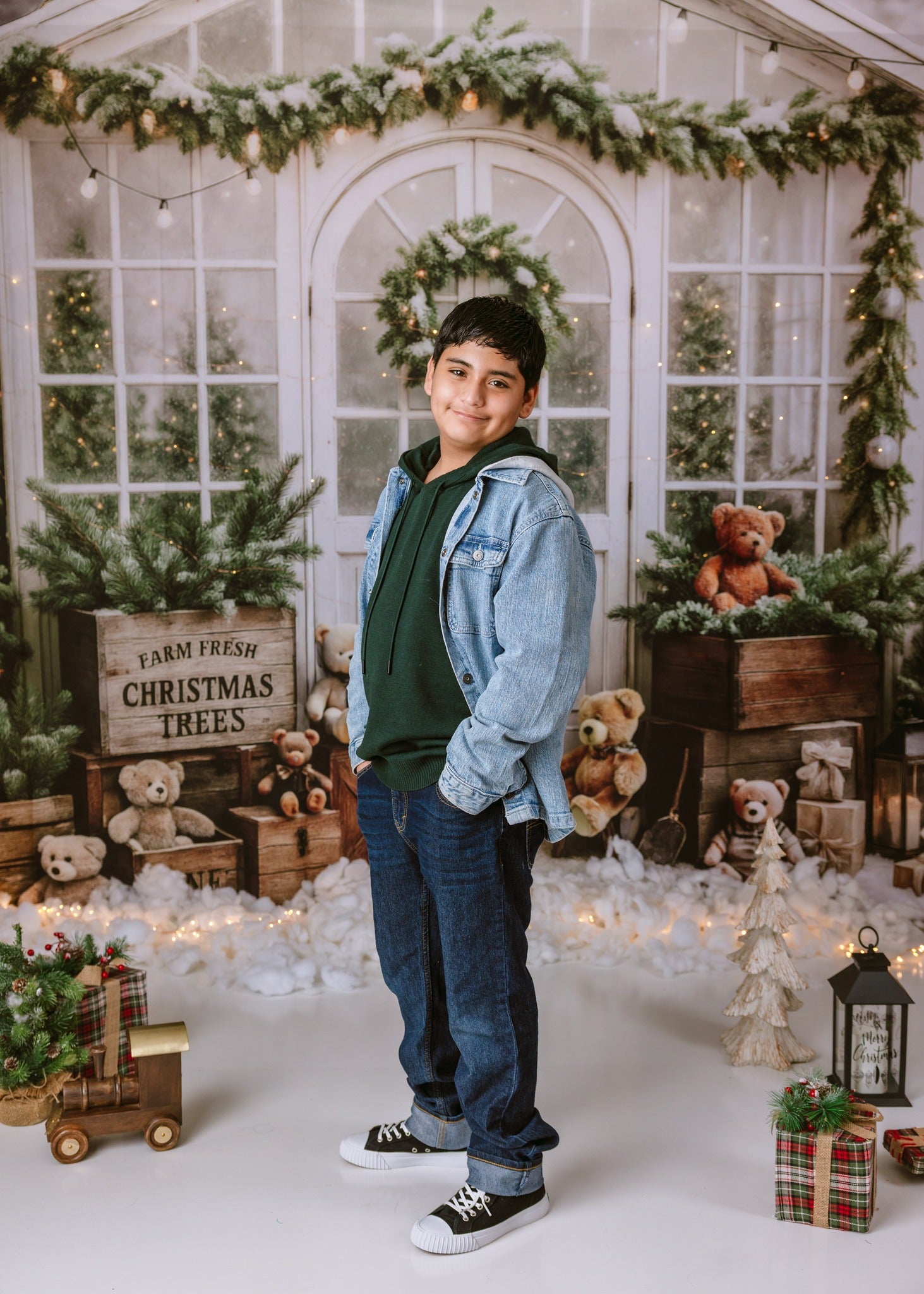 Kate Noël Serre Sapins Guirlande Toile de fond conçue par Patty Roberts