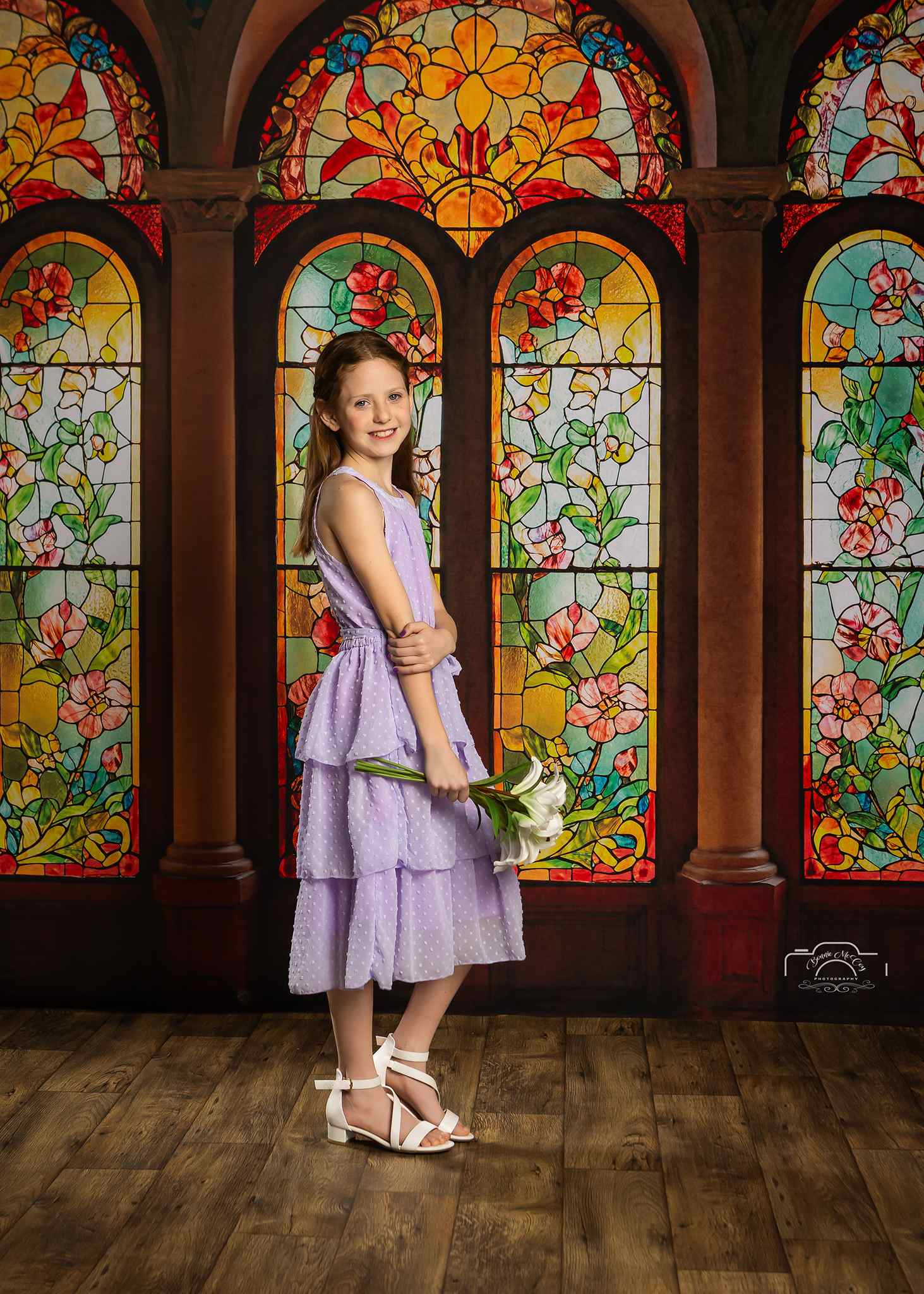 Kate Arche Église Vintage Vitrail Floral Toile de fond conçue par Emetselch - Kate Backdrop FR