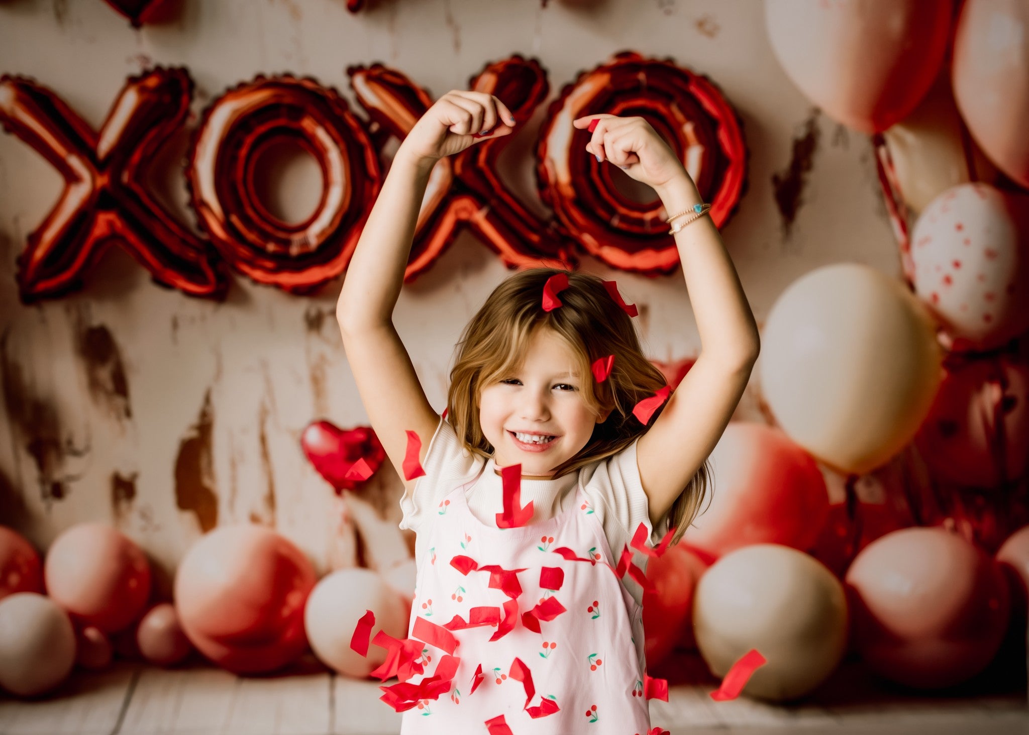 Kate Saint-Valentin XOXO Ballons Rouge Toile de fond conçue par Patty Roberts - Kate Backdrop FR