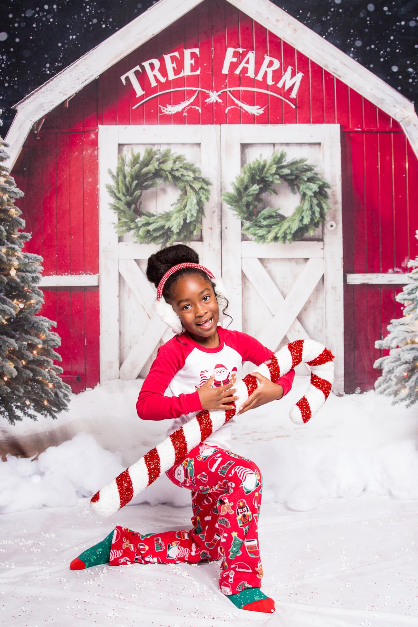 Kate Hiver Sapin de Noël Ferme Grange Toile de fond conçue par Chain Photographie - Kate Backdrop FR