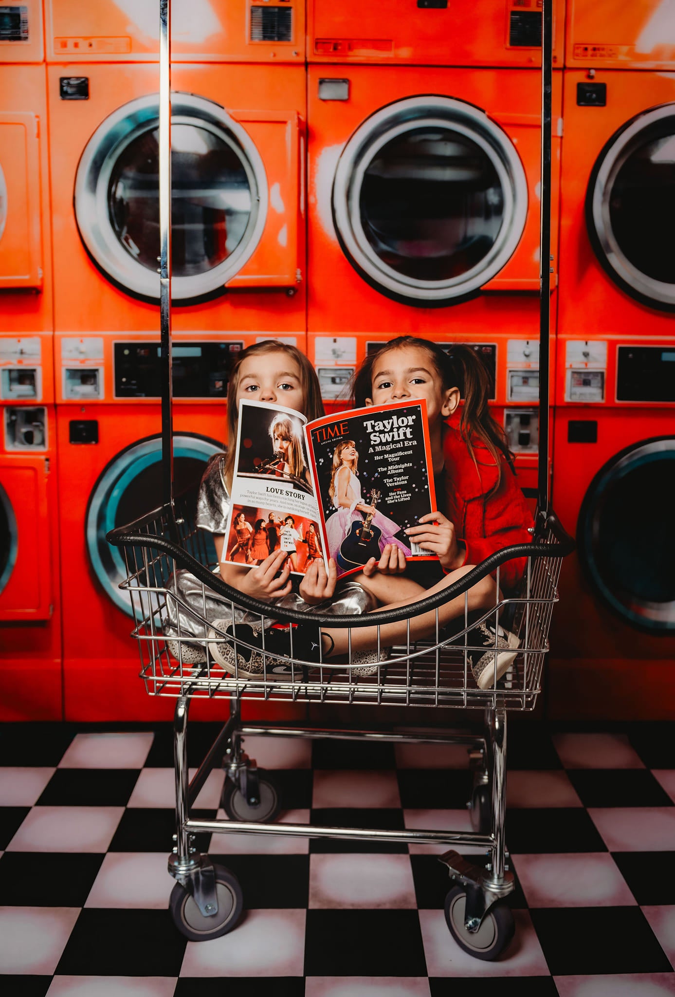 Kate Jour de lessive Rouge Salle de Machine à laver Toile de fond conçue par Emetselch - Kate Backdrop FR