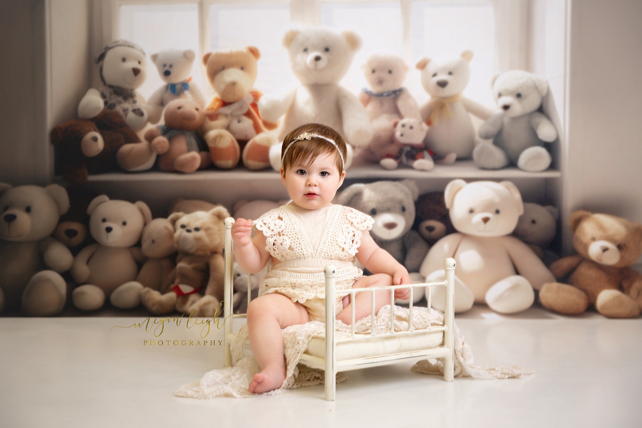 Kate Crème Ours en peluche Fenêtre Toile de fond conçue par Megan Leigh - Kate Backdrop FR