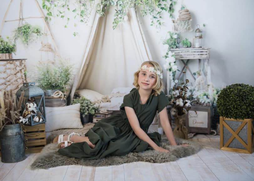 Kate Bohème Plante verte Canapé Chambre Toile de fond conçue par Emetselch - Kate Backdrop FR