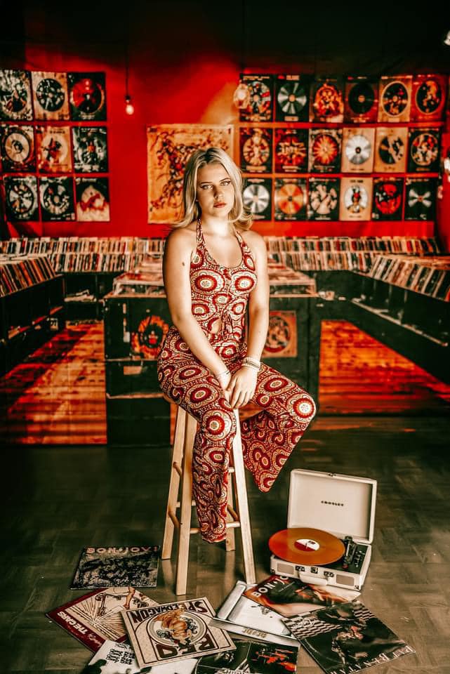 Kate Vintage Brun chaud Magasin de disques Toile de fond conçue par Emetselch - Kate Backdrop FR