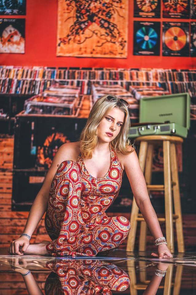 Kate Vintage Brun chaud Magasin de disques Toile de fond conçue par Emetselch - Kate Backdrop FR