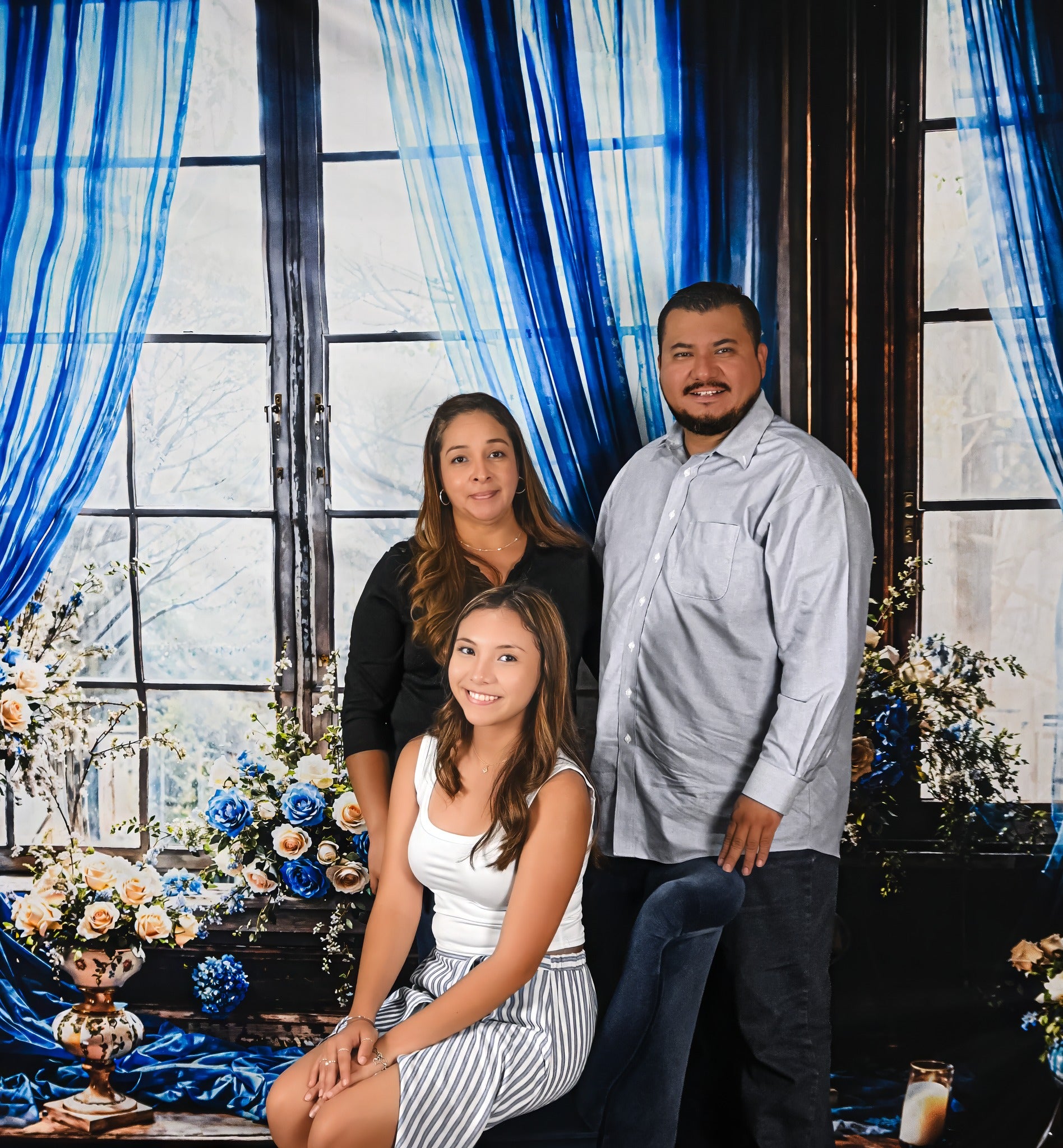 Kate Bleu Fleurs Bougies Fenêtre Chambre Toile de fond conçue par Emetselch - Kate Backdrop FR