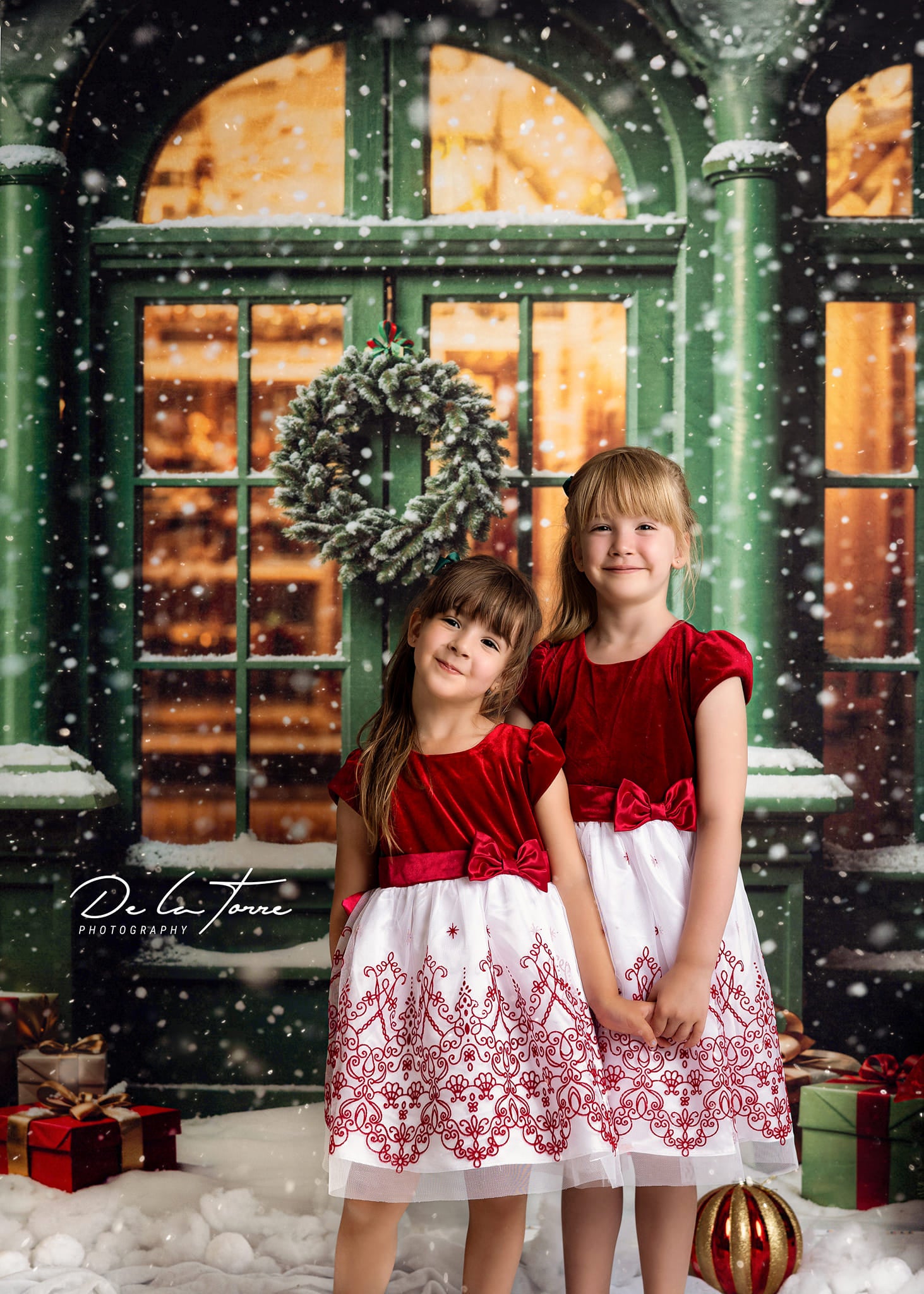 Offres Éclair Kate Noël Rue Cadeau Vert Rétro Maison Neige Toile de fond conçue par Emetselch - Kate Backdrop FR