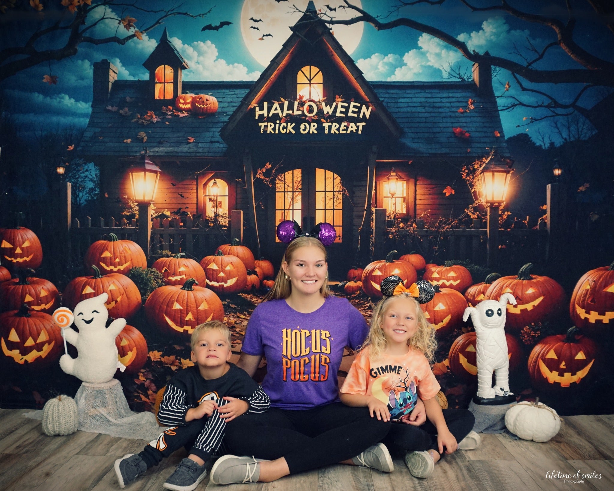 Kate Halloween Extérieur Forêt Citrouille Chalet Toile de fond conçue par Emetselch - Kate Backdrop FR