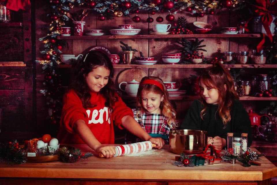 Kate Noël Cuisine Couronne Armoire Rouge Toile de fond conçue par Emetselch - Kate Backdrop FR