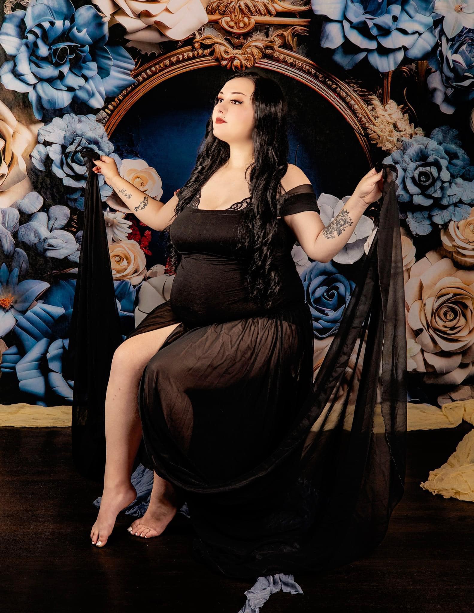 Kate Bleu Crème Fleurs Beaux-Arts Cadre doré Toile de fond conçue par Mini MakeBelieve - Kate Backdrop FR