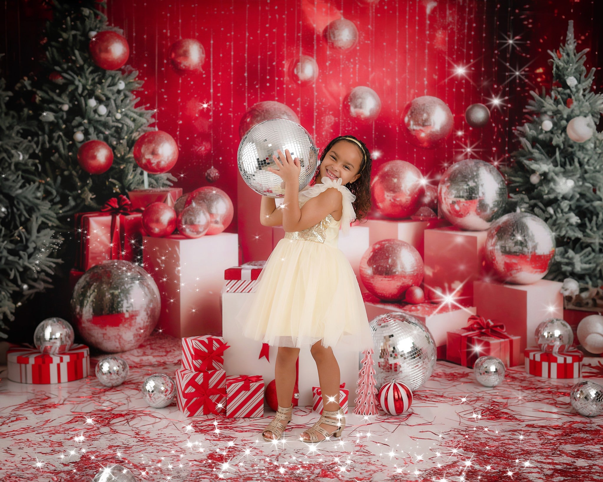 Offres Éclair #2 Kate Disco Noël Rétro Décor Argent Mur rouge Toile de fond conçue par Mini MakeBelieve - Kate Backdrop FR