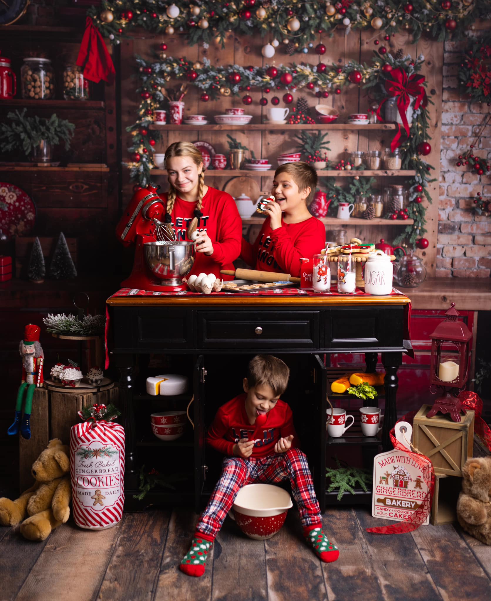 Kate Noël Cuisine Couronne Armoire Rouge Toile de fond+Brun Bois Sol Plancher Toile de fond - Kate Backdrop FR