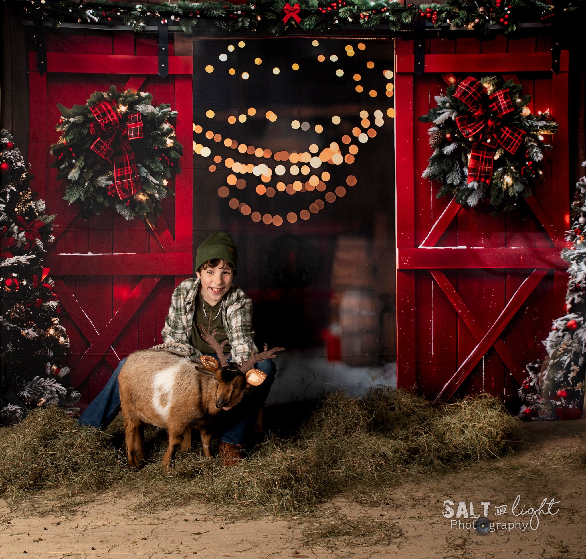 Kate Noël Nuit Rouge Porte de grange Neige Toile de fond conçue par Emetselch - Kate Backdrop FR