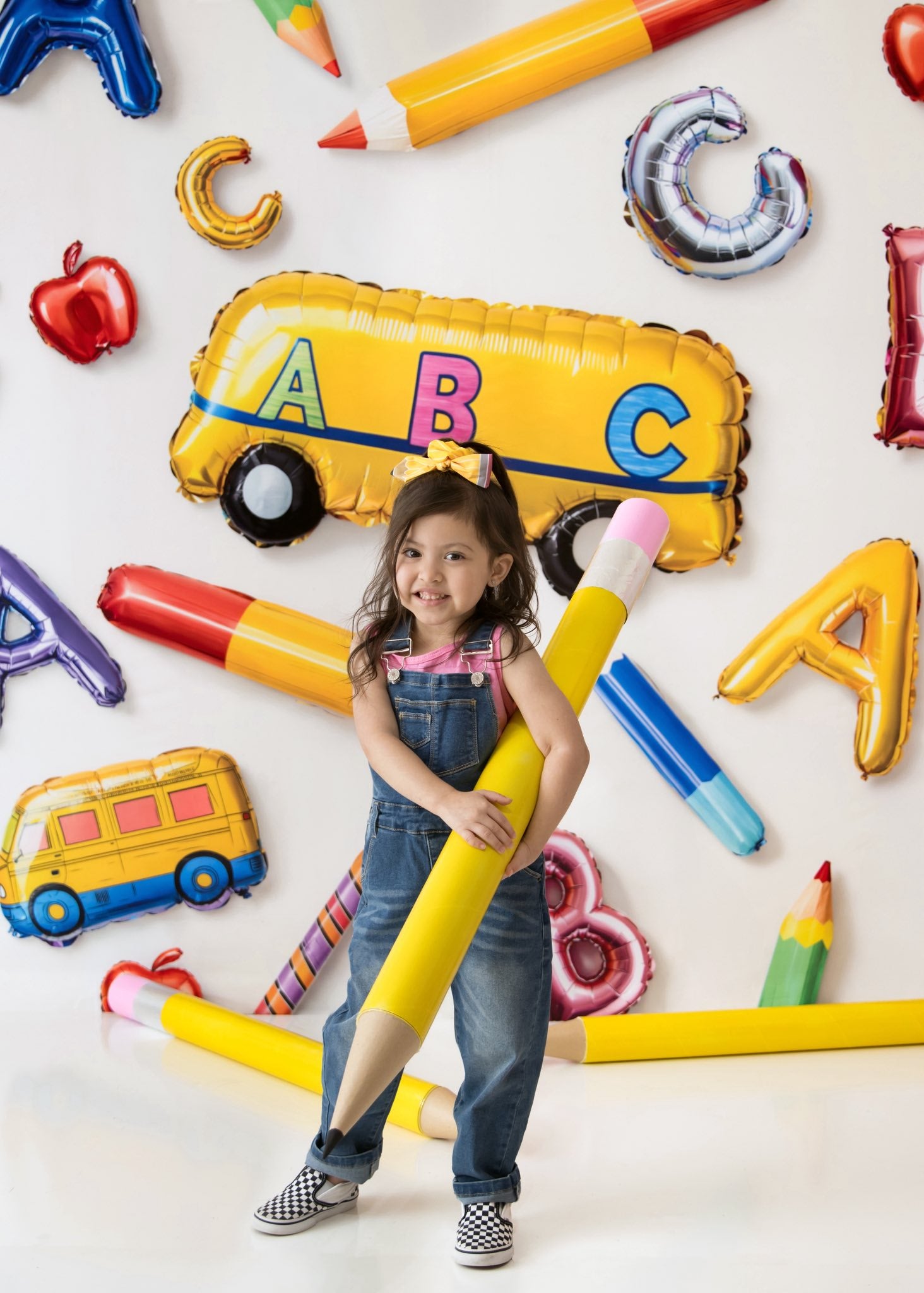 Kate Scolaire Ballons Alphabet Bus Toile de fond conçue par Emetselch - Kate Backdrop FR