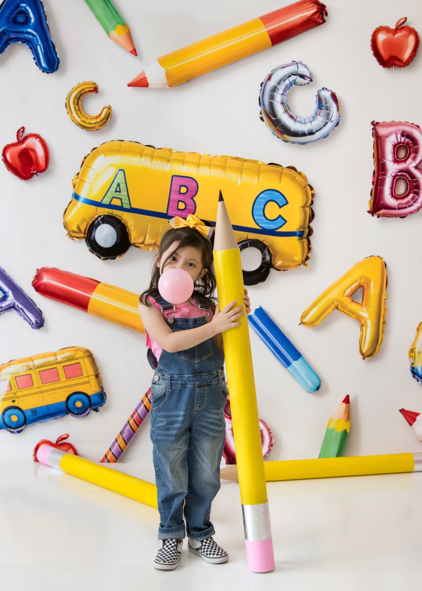 Kate Scolaire Ballons Alphabet Bus Toile de fond conçue par Emetselch - Kate Backdrop FR