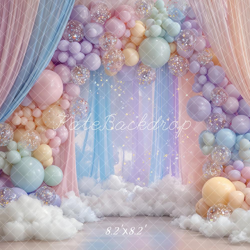 Kate Arc Ballons Pastel Rideaux Nuages Toile de fond conçue par Ashley Paul - Kate Backdrop FR