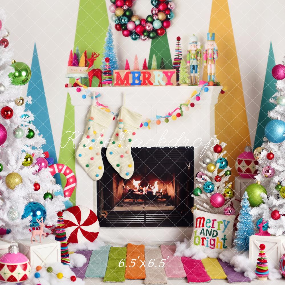 Kate Noël Cheminée Sapins Boules Coloré Toile de fond conçue par Mandy Ringe