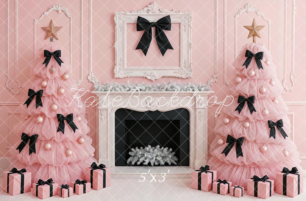 Kate Noël Cheminée Sapins Cadeaux Rose Toile de fond conçue par Ashley Paul - Kate Backdrop FR