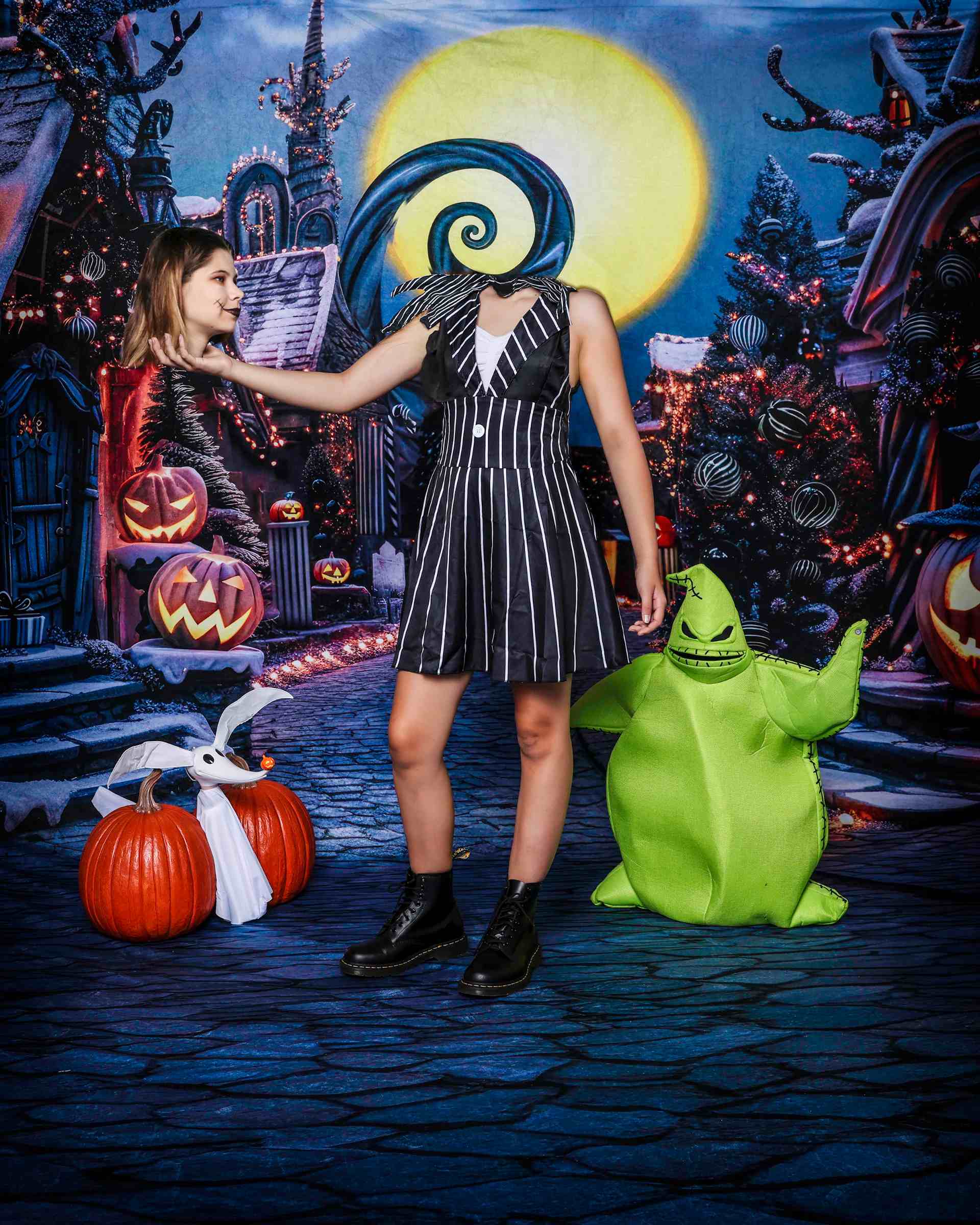 Kate Sweep Mur-à-Sol Halloween Citrouille Sombre Ville Rue Toile de fond conçue par Mini MakeBelieve - Kate Backdrop FR