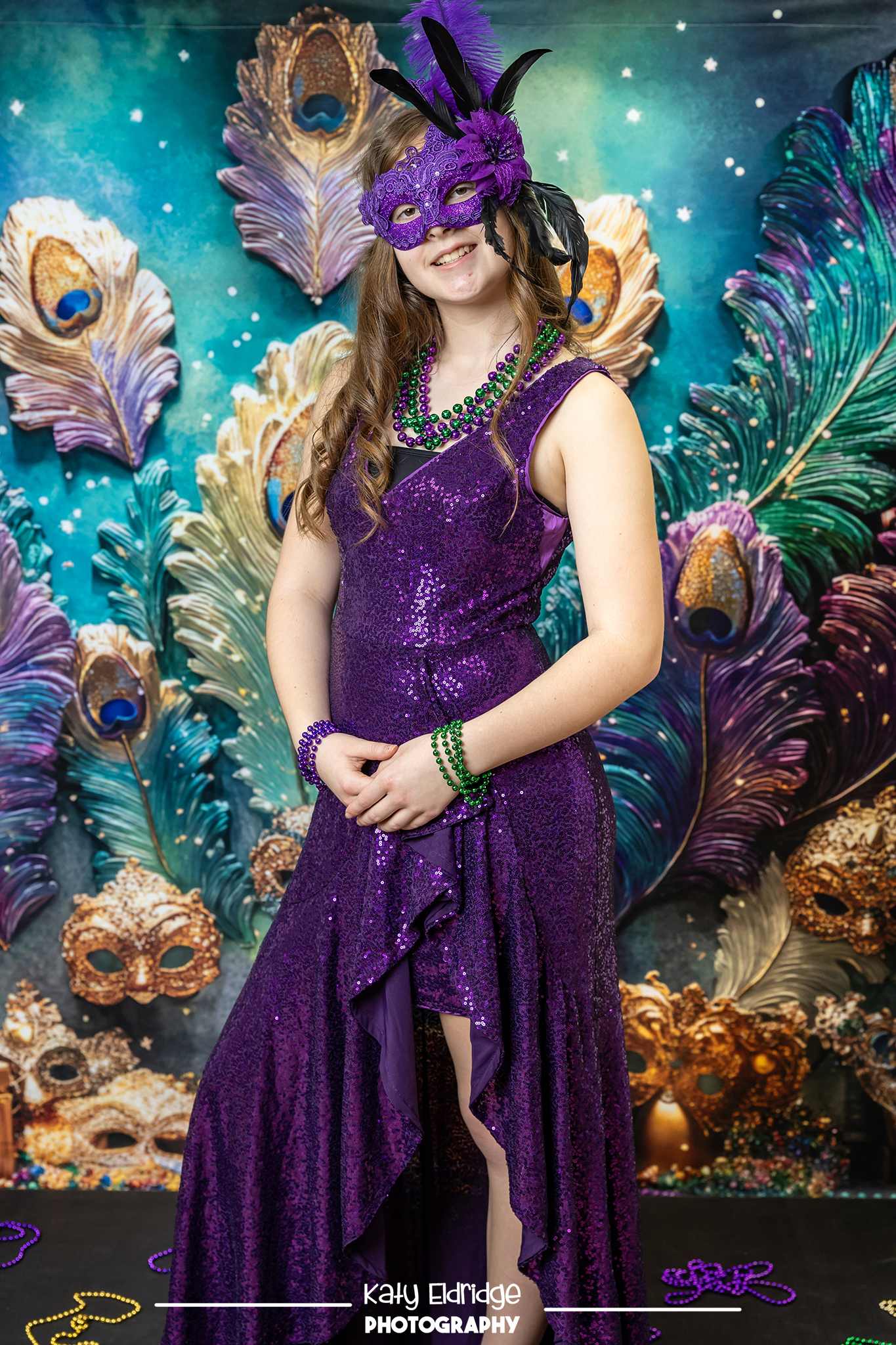 Kate Mardi Gras Plume de Paon Masque Mur Toile de fond conçue par Mini MakeBelieve - Kate Backdrop FR