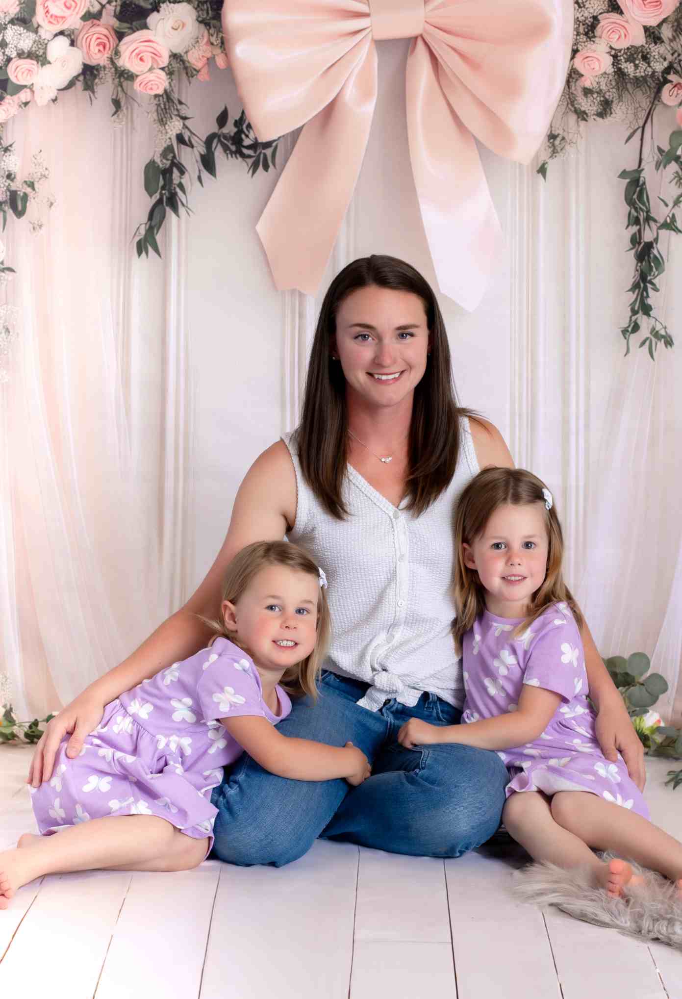 Kate Sweep Mur-à-Sol Parquet Rideaux Fleurs Rétro Toile de fond conçue par Patty Roberts - Kate Backdrop FR