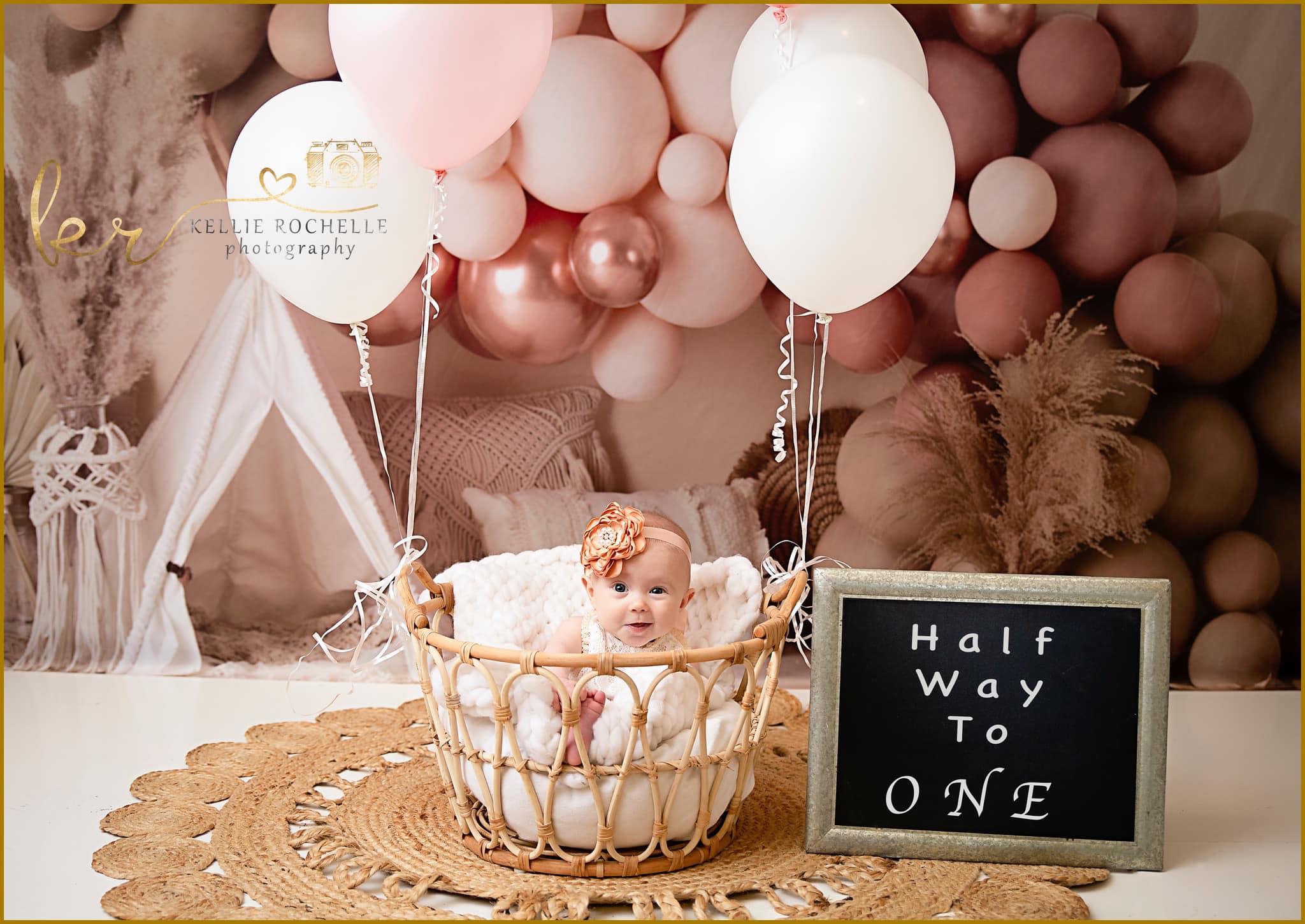 Kate Tente Boho Ballons Anniversaire Toile de fond en Laine conçue par Mandy Ringe - Kate Backdrop FR