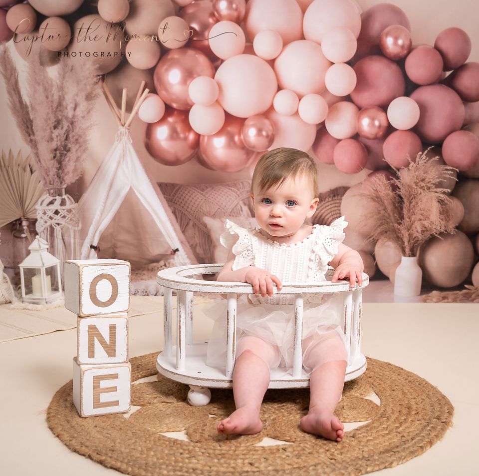 Kate Tente Boho Ballons Anniversaire Toile de fond en Laine conçue par Mandy Ringe - Kate Backdrop FR